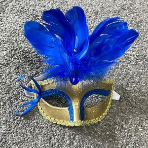 Halloween adult feathered Mardi Gras mask